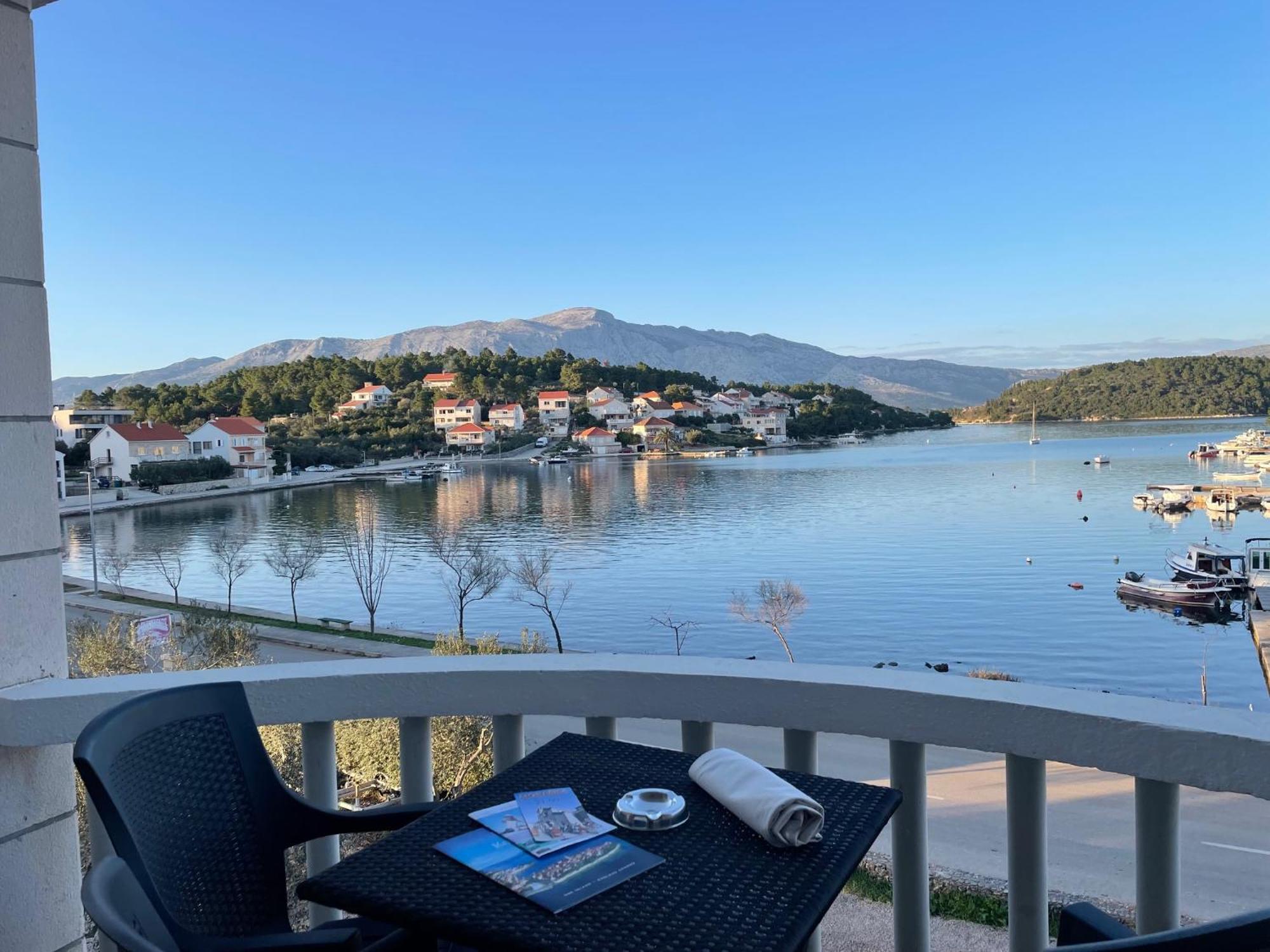 Apartments Ana By The Sea Lumbarda Exterior foto